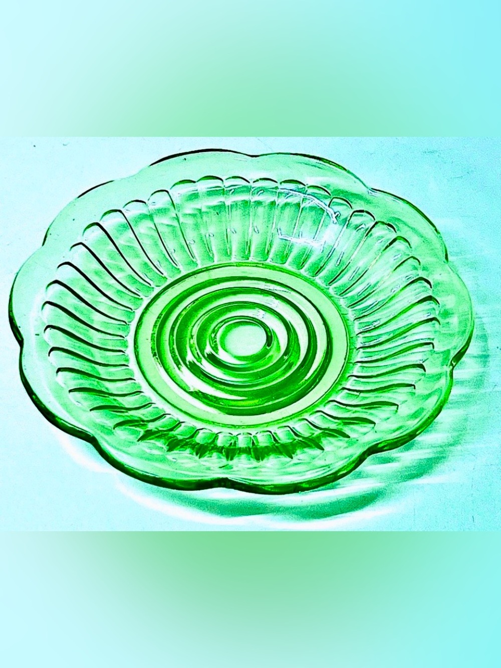 1930s Antique Vaseline URANIUM GLASS Fruit Sauce Ice Cream Dessert Dish Bowl